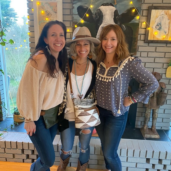 Welcome to my closet! I love clothes & I love to recycle so Poshmark is my jam! - Picture 10 of 11